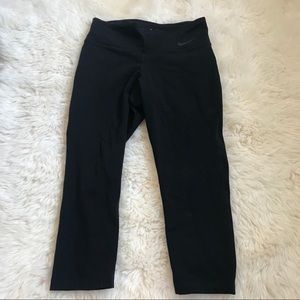 Black Nike cropped leggings